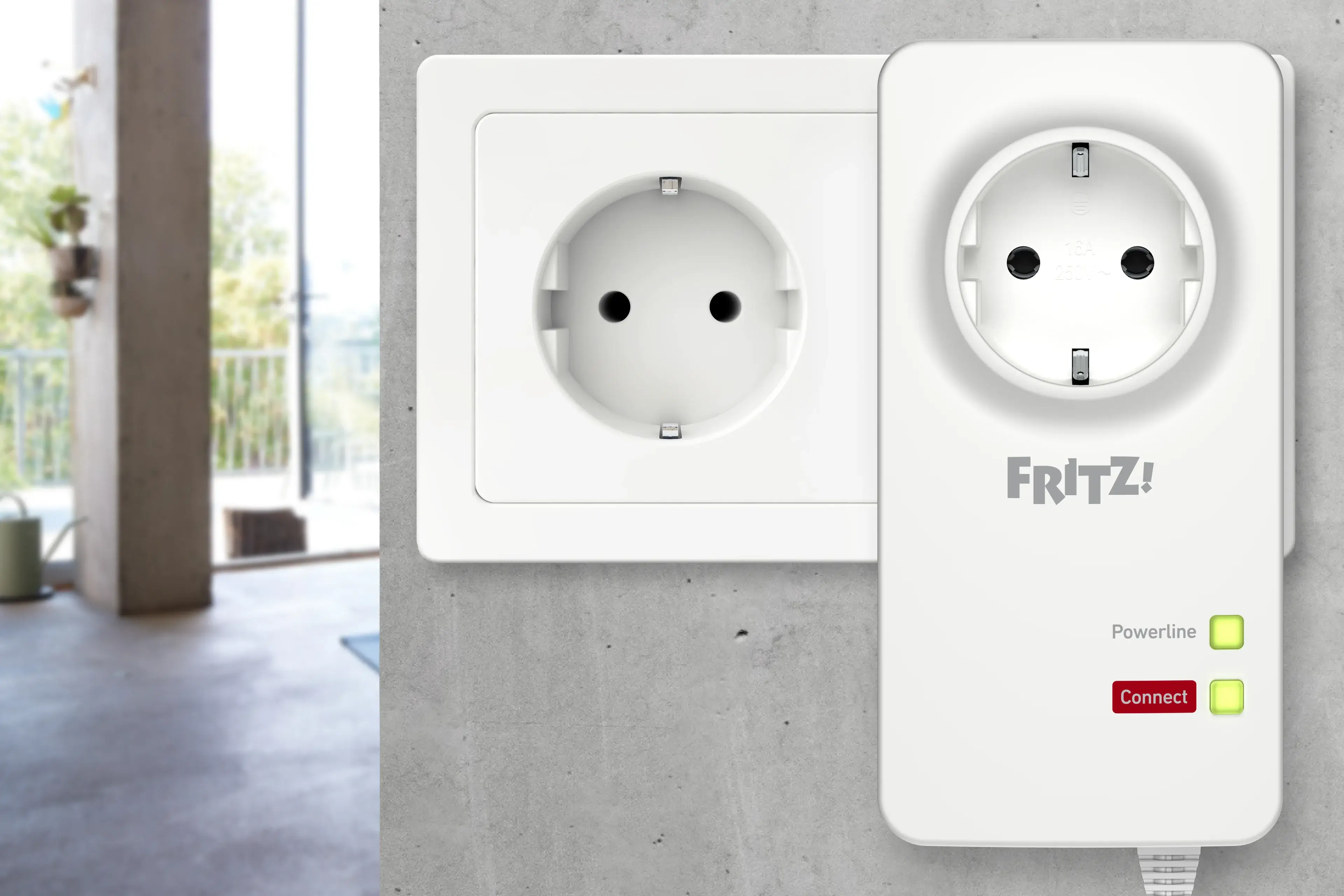 Fritz Powerline Adapter an einer Wandsteckdose, bereit zur Nutzung für Internetverbindung über das Stromnetz.