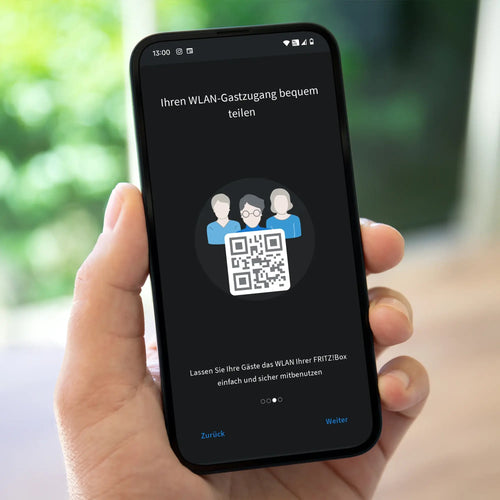 Smartphone zeigt QR-Code für WLAN-Gastzugang, um einfaches Teilen mit Gästen zu ermöglichen.